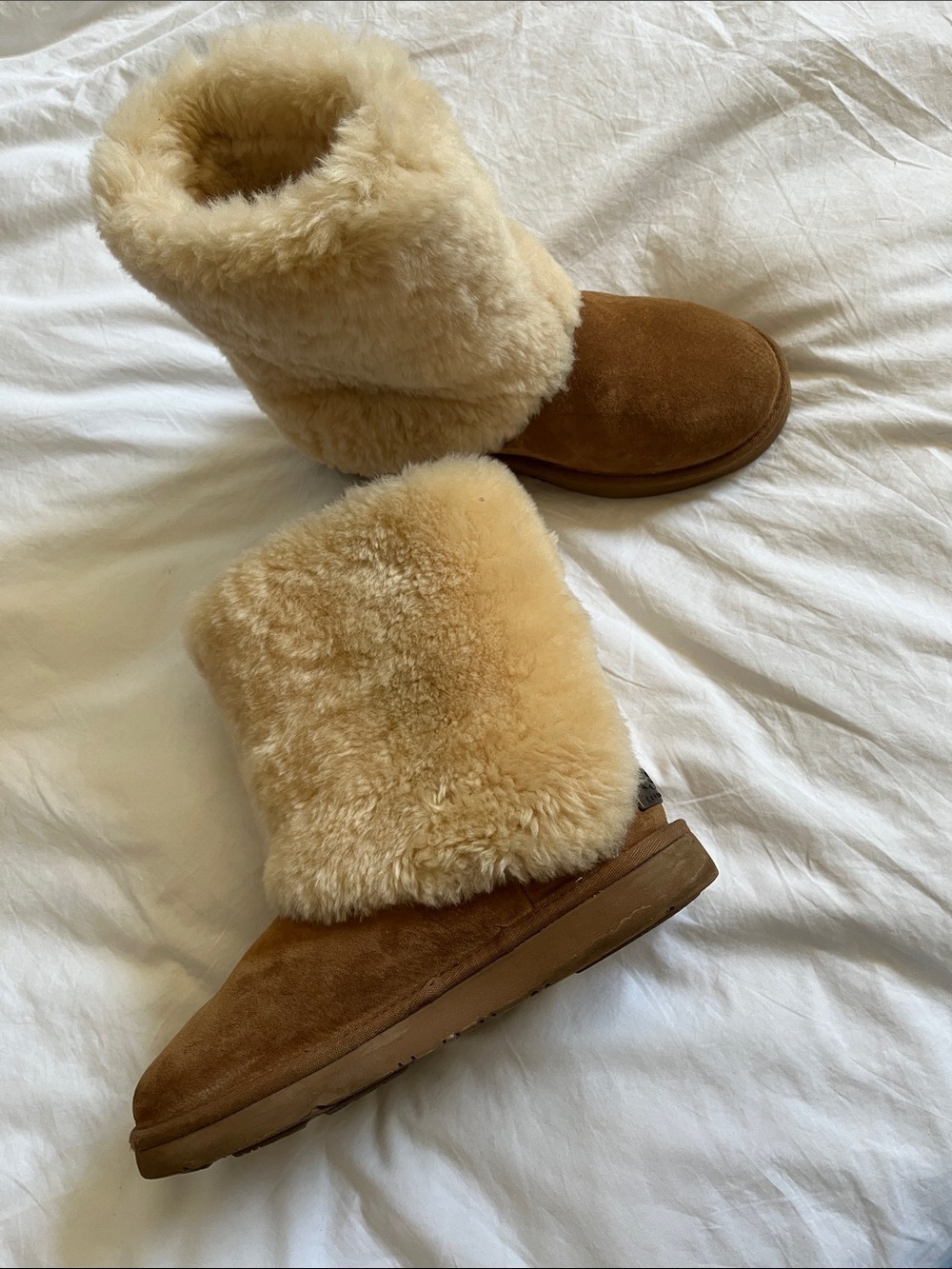 UGG Maylin chestnut suede and Sherling boots in excellent condition size 8